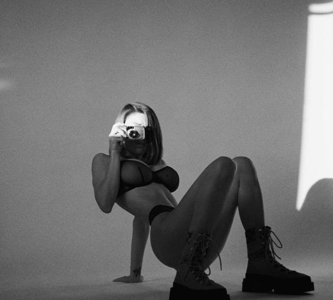 7P Annadbwck nude