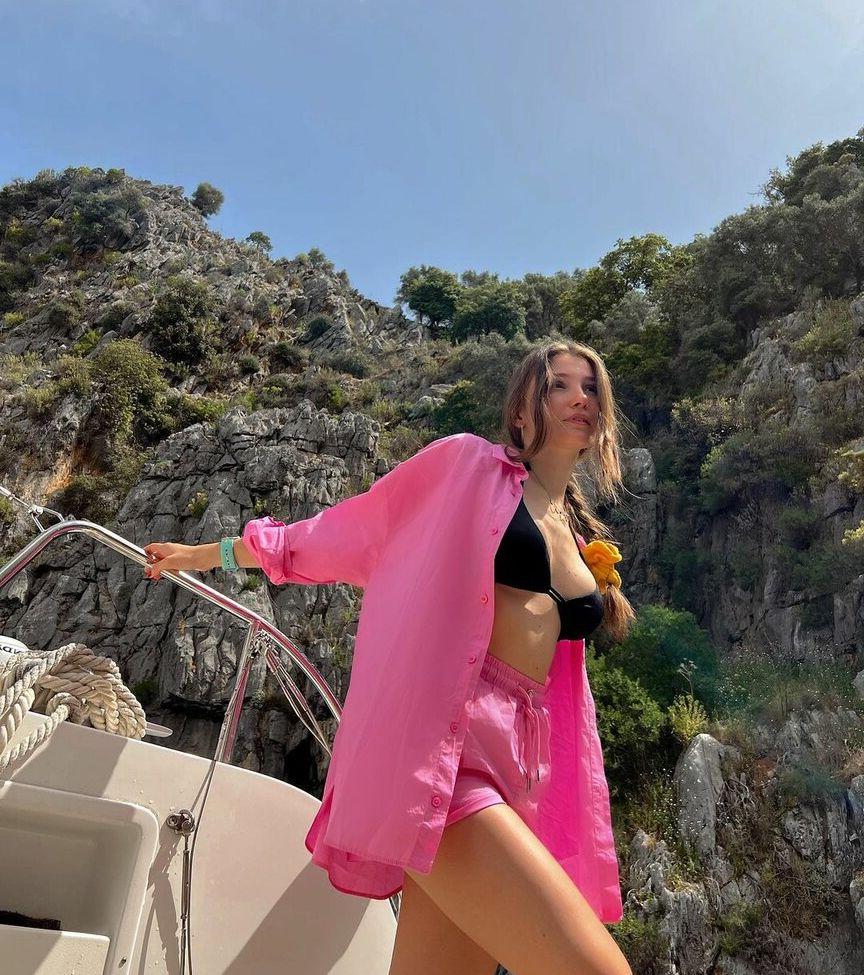 25P İlayda Akdogan nude