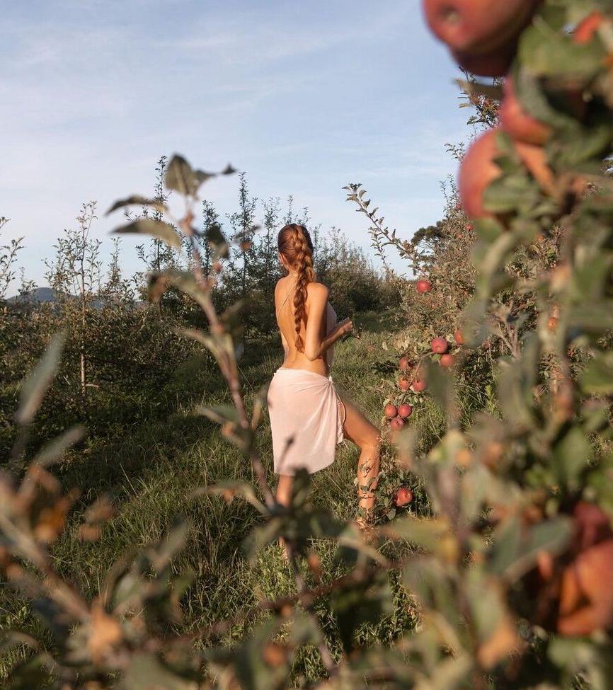 25P Mari Fioretti nude