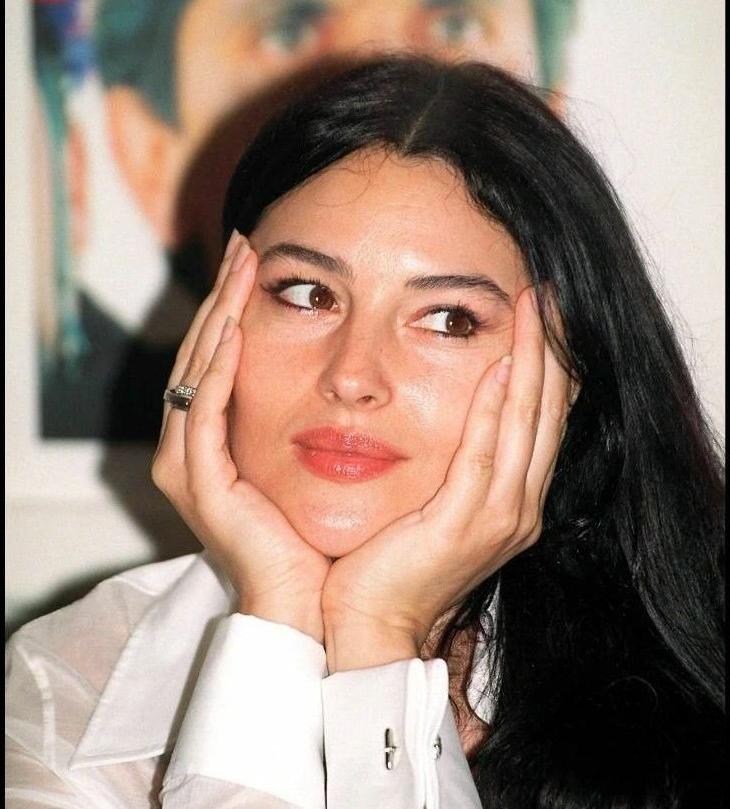 25P Monica Bellucci nude