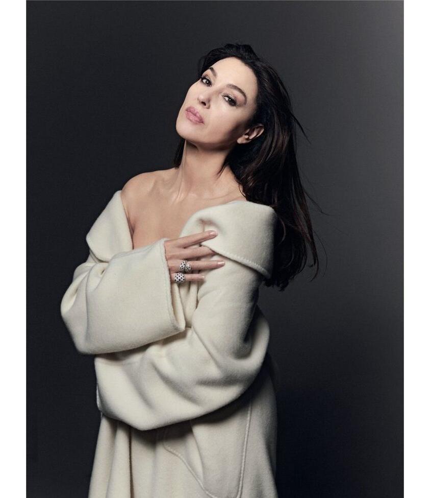 25P Monica Bellucci nude
