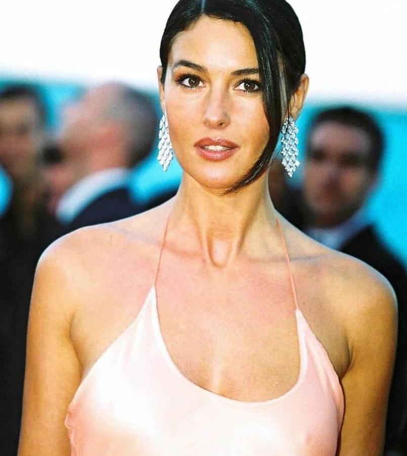 25P Monica Bellucci nude