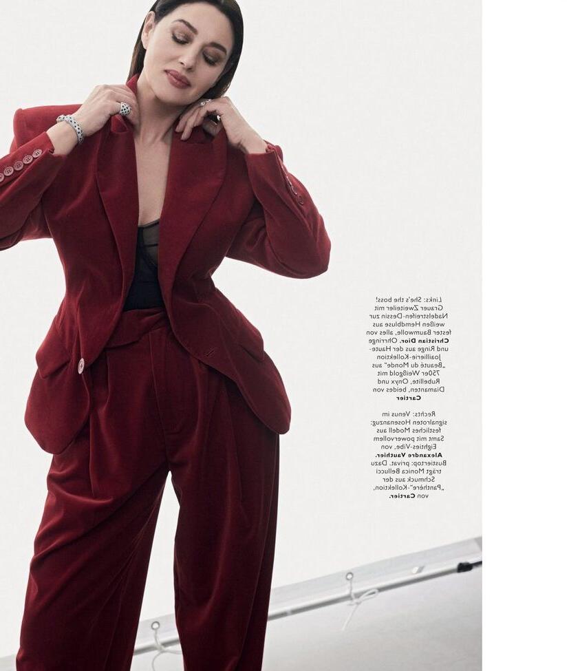 25P Monica Bellucci nude