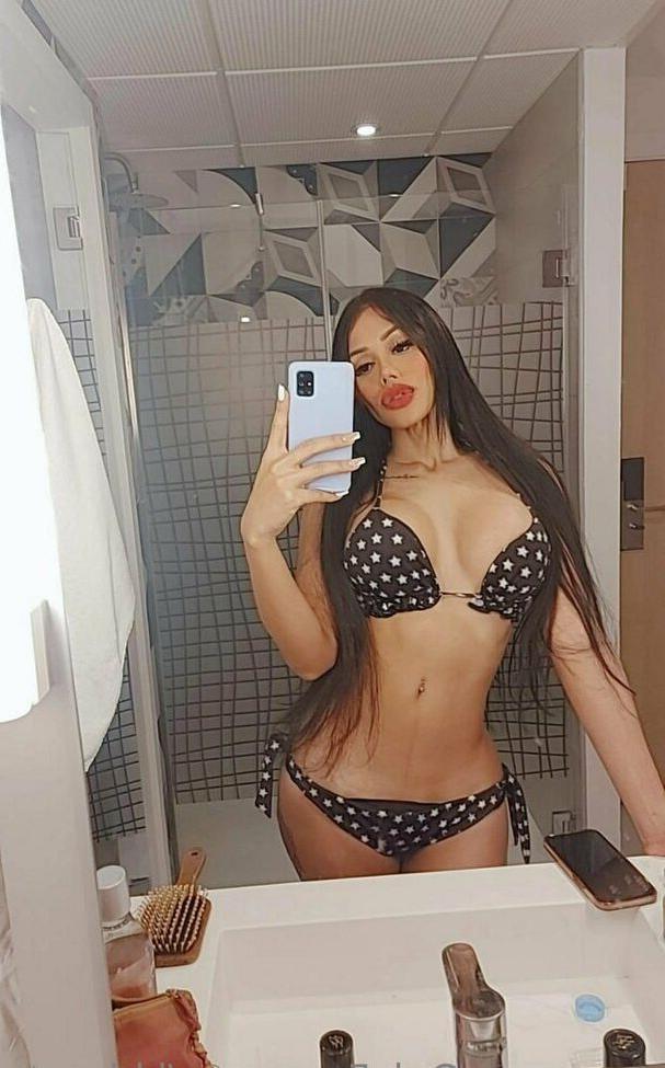 9P Khloe_ts nackt