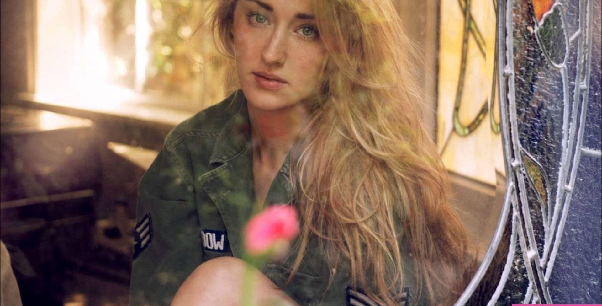 25P Ashley Johnson nude