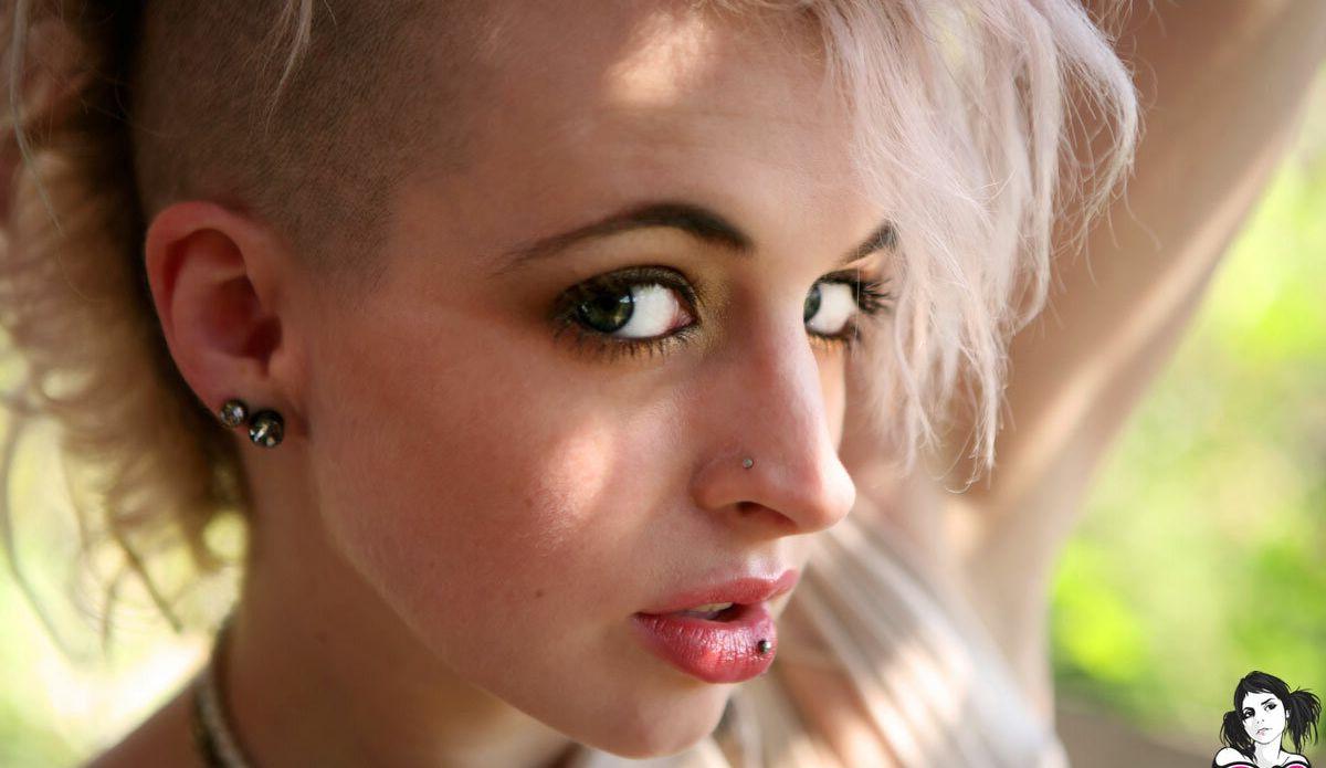 25P Mandy Morbid nude