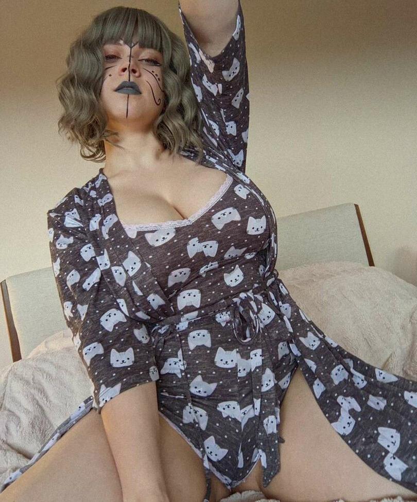 25P Naomioop nude