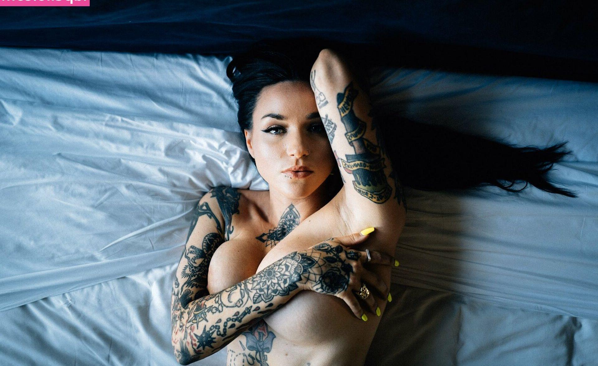 13P Meredith Devine nude