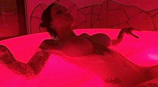 13P Meredith Devine nude