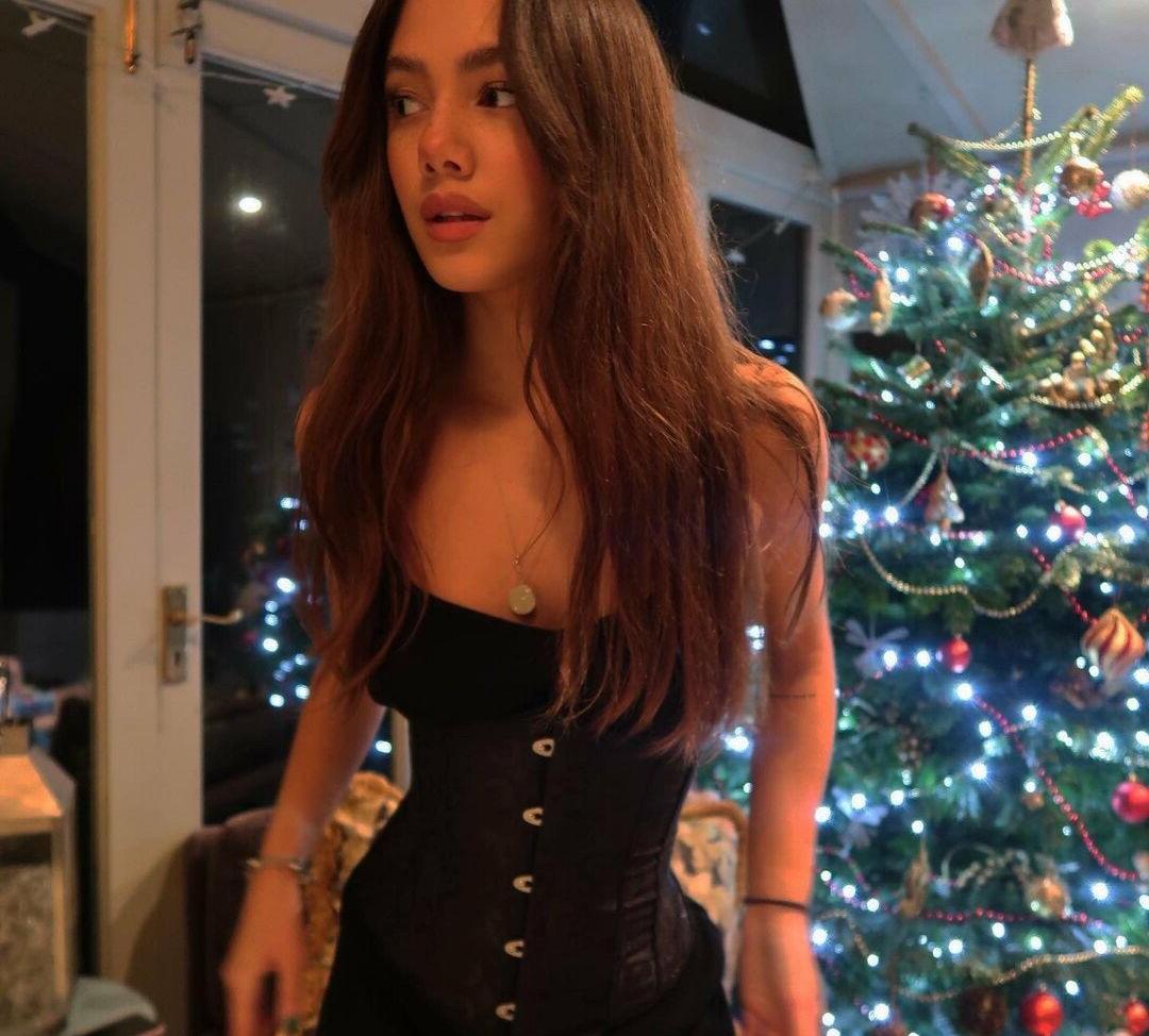 25P Saoirse Alicia Behzadi nude