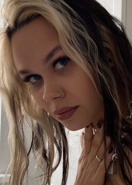 9P Ami Young nude