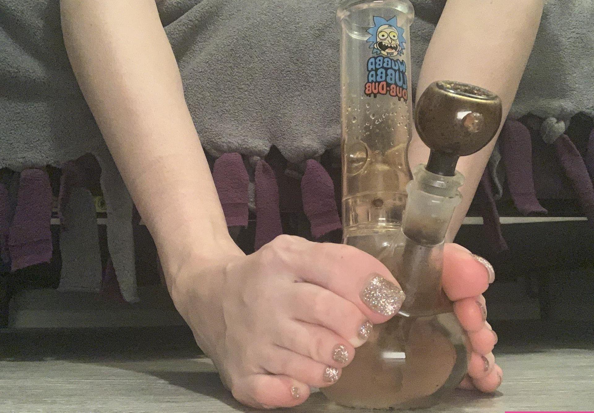 25P Pnktoes nude