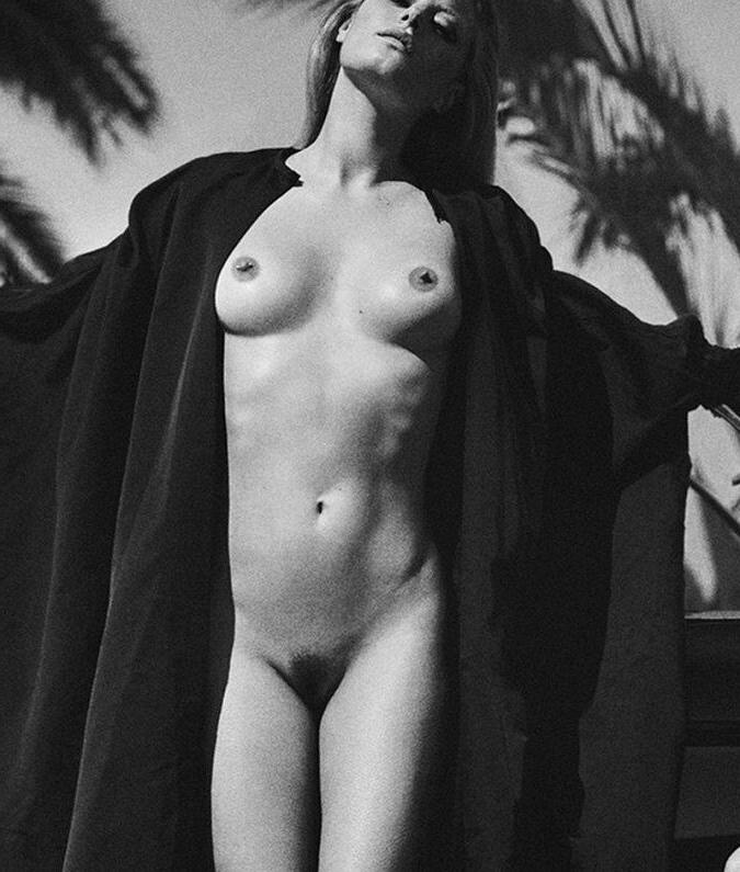 25P Camille Rowe nude