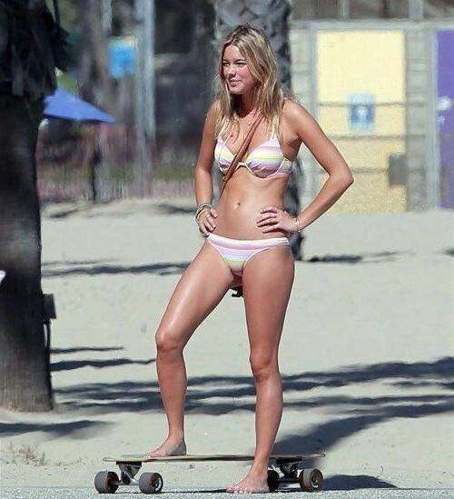 25P Camille Rowe nude