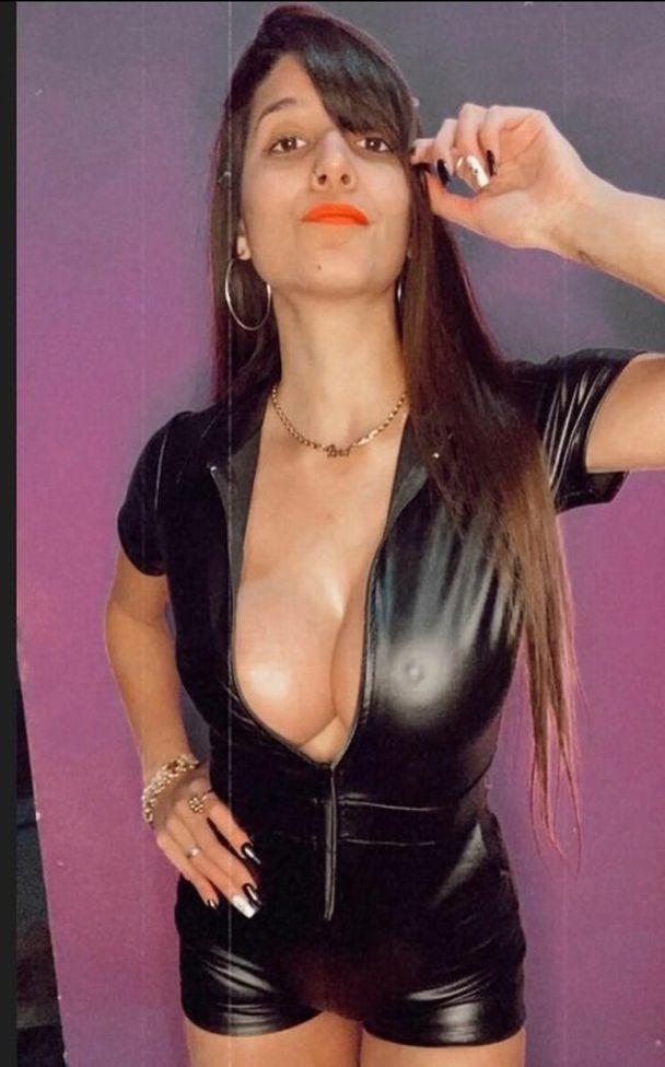 21P Iara Broin nude