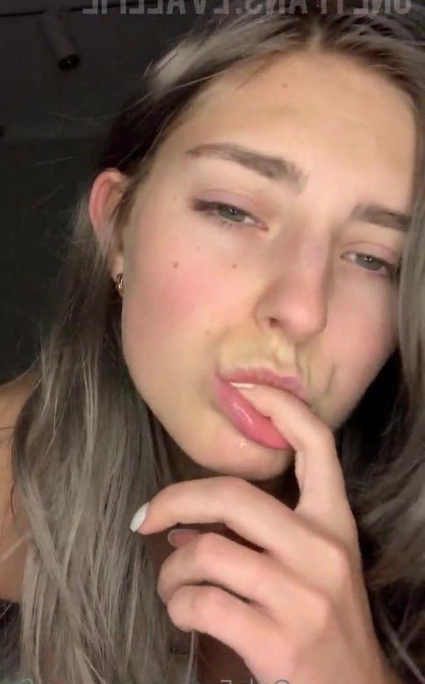 25P EvaElfie nude