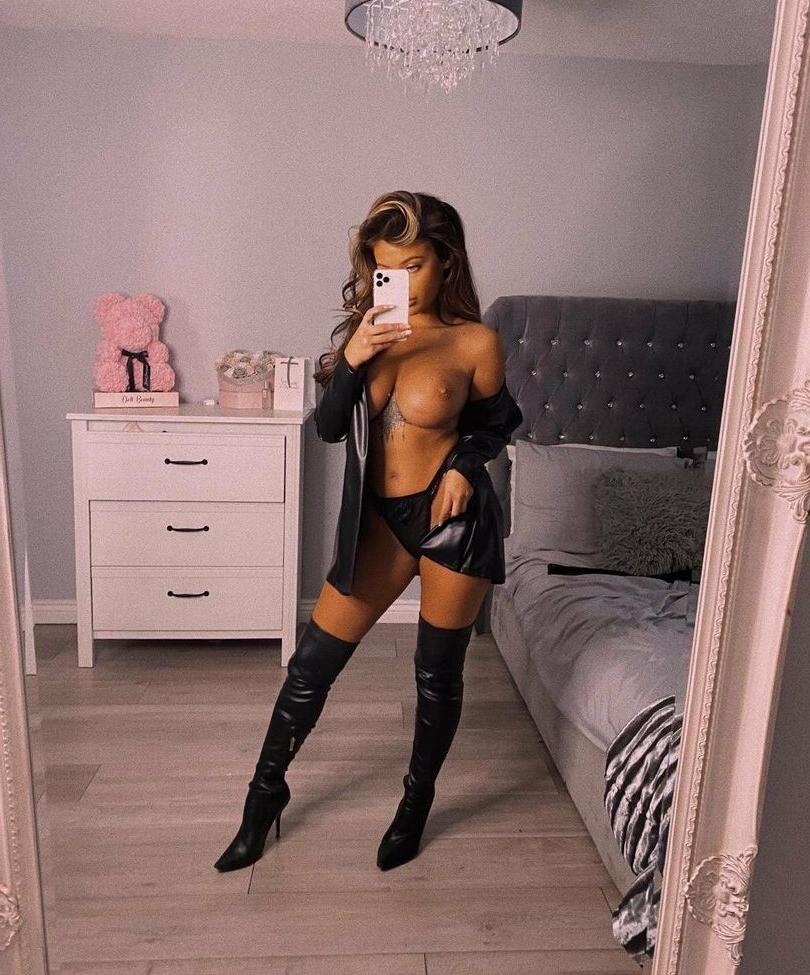 25P Cchloelizabeth nude