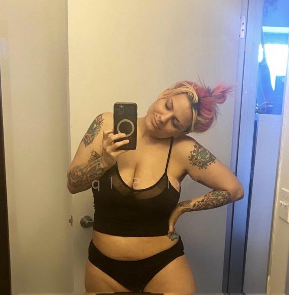 25P TheZombiUnicorn nude