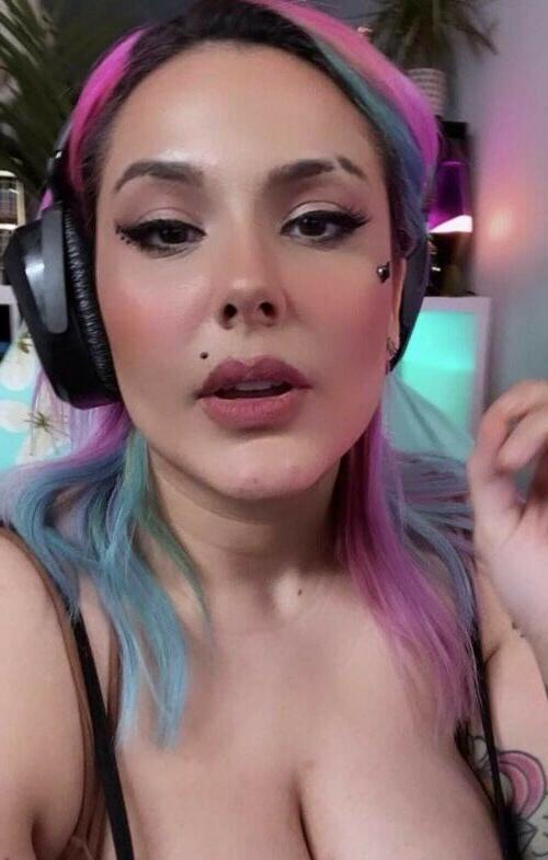 25P TheZombiUnicorn nude