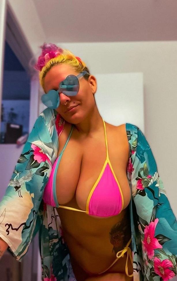 25P TheZombiUnicorn nude