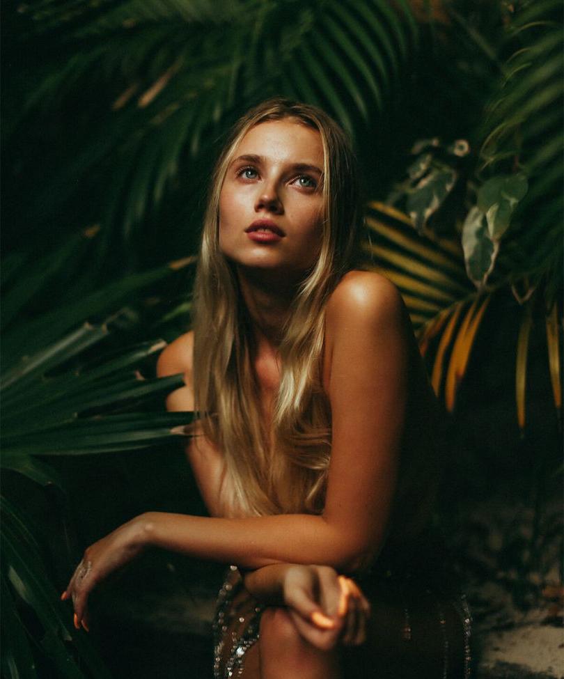 25P Sunkissedmag nude