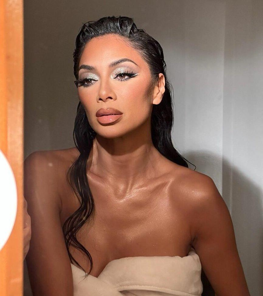 25P Nicole Scherzinger nude