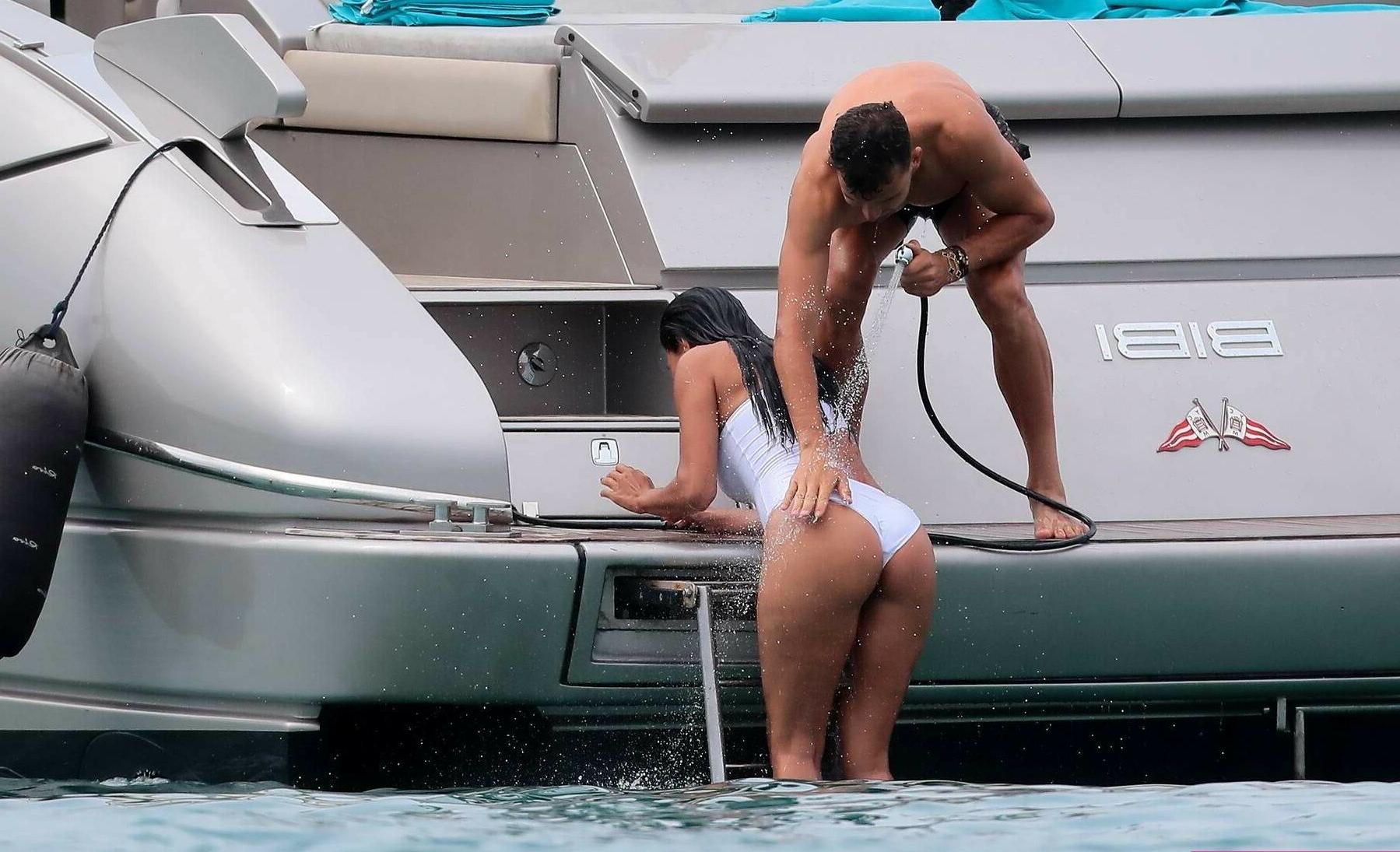 25P Nicole Scherzinger nude