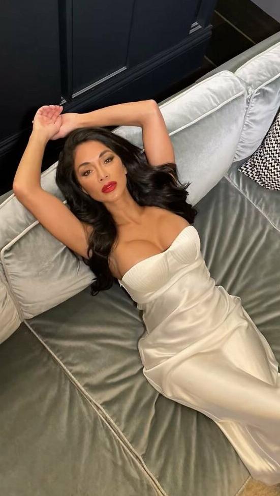 25P Nicole Scherzinger nude