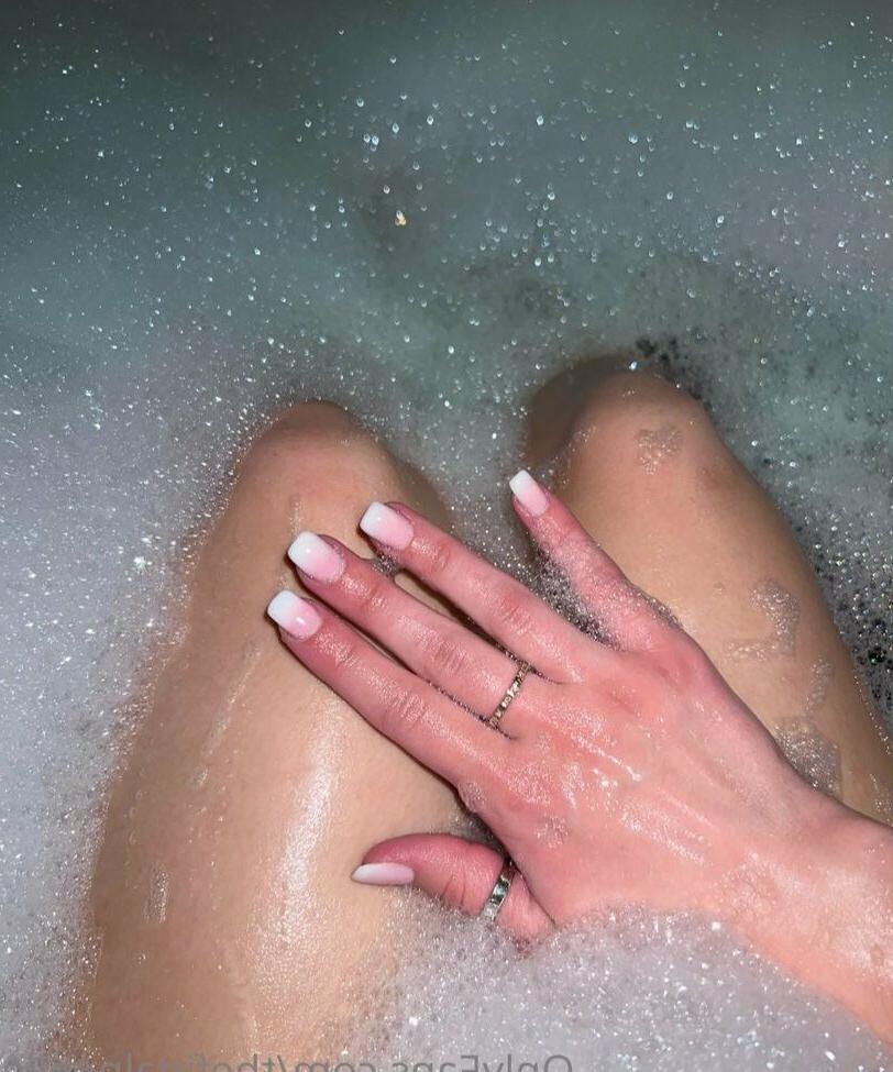11P Thefinalnoelle nude