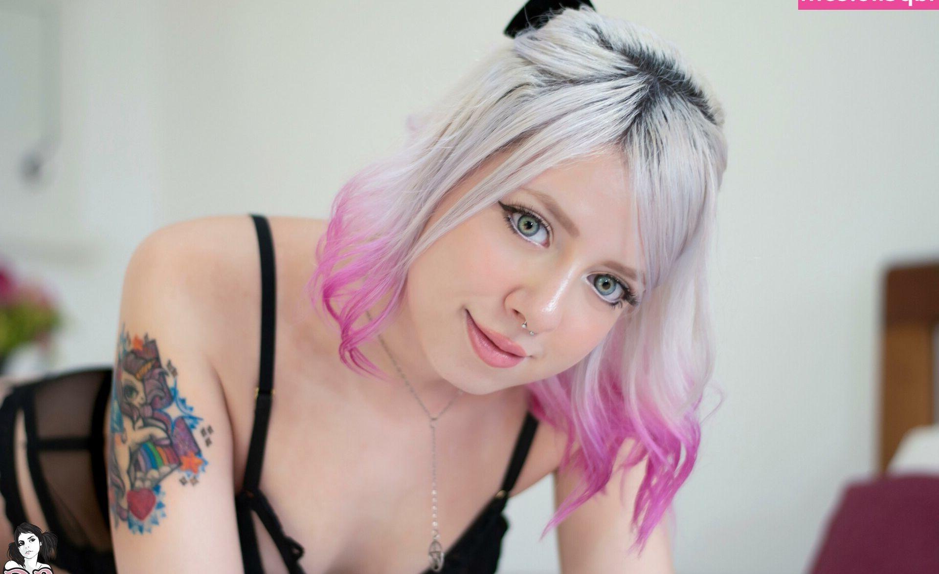 12P Mihsuicide nude