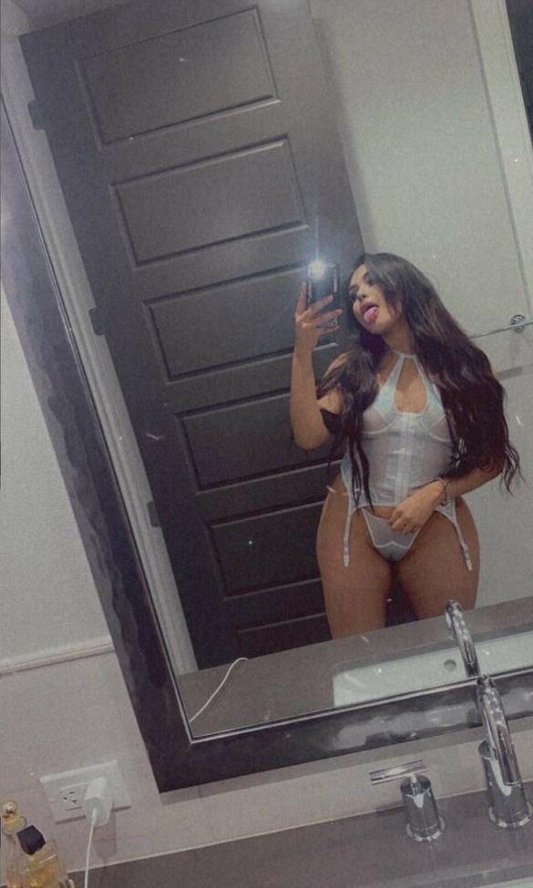 25P Melissamariee nude