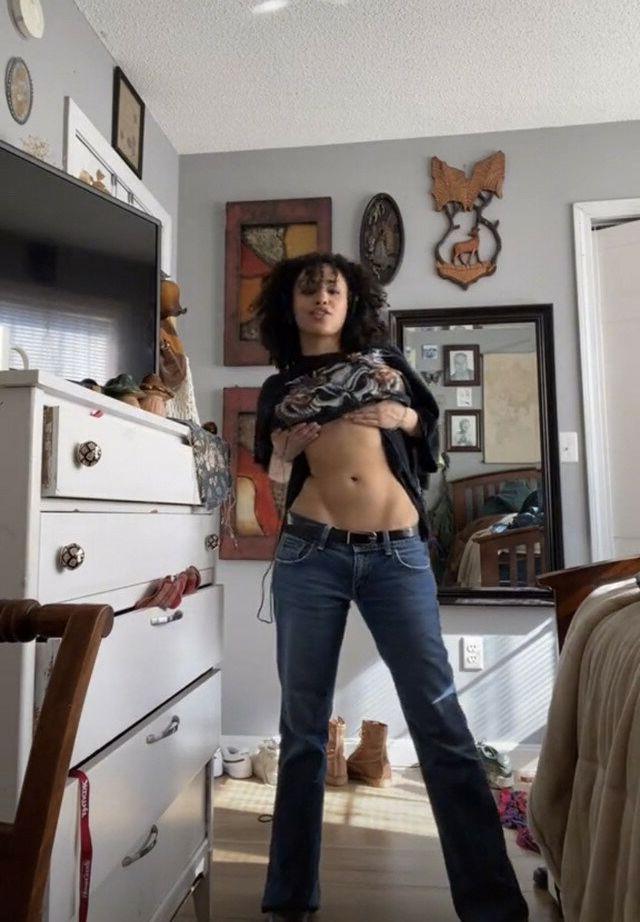 5P Midriff nude