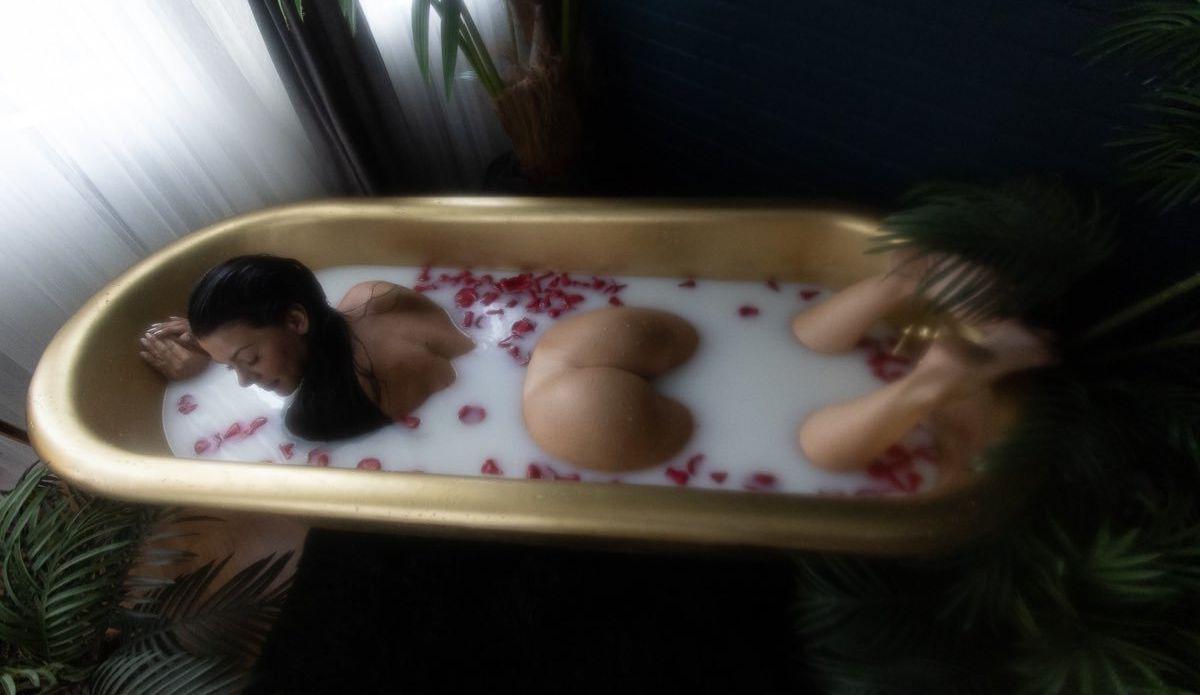 7P Larissa Mayer nude