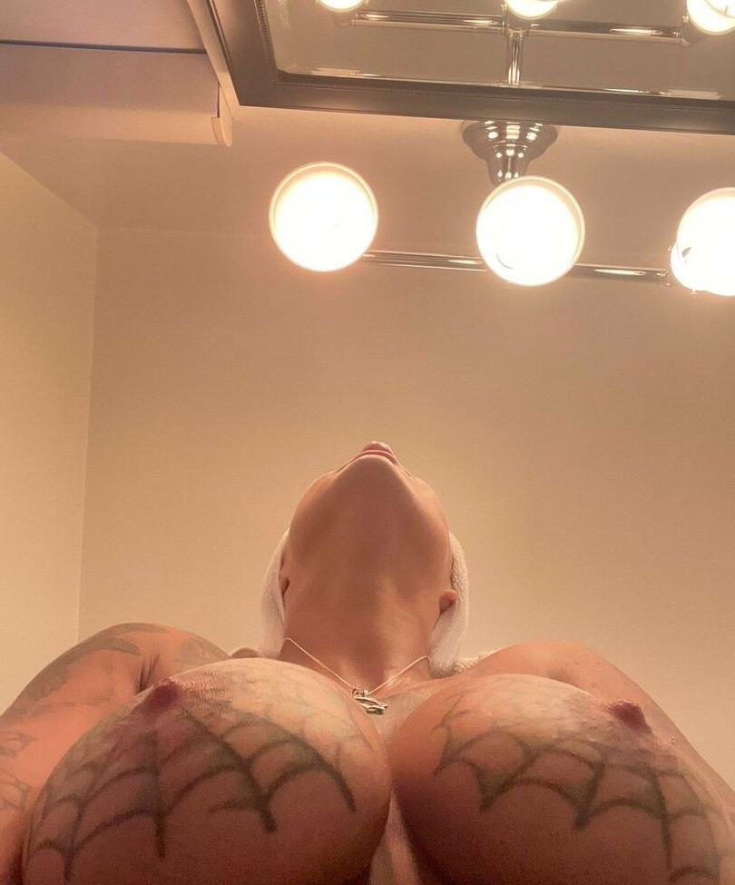 25P Bonnie Rotten nude