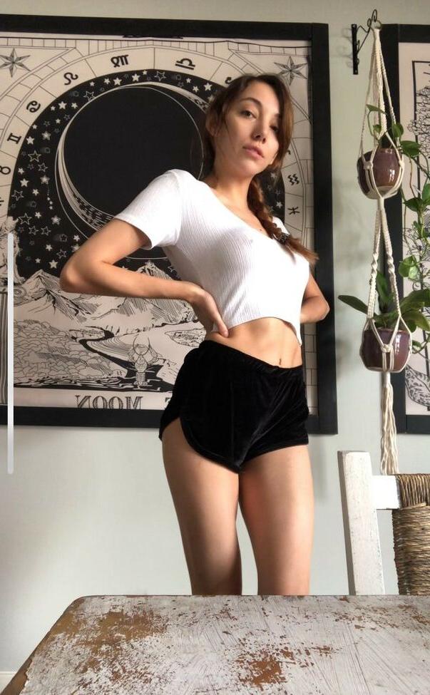 25P Moonstreuxx nude