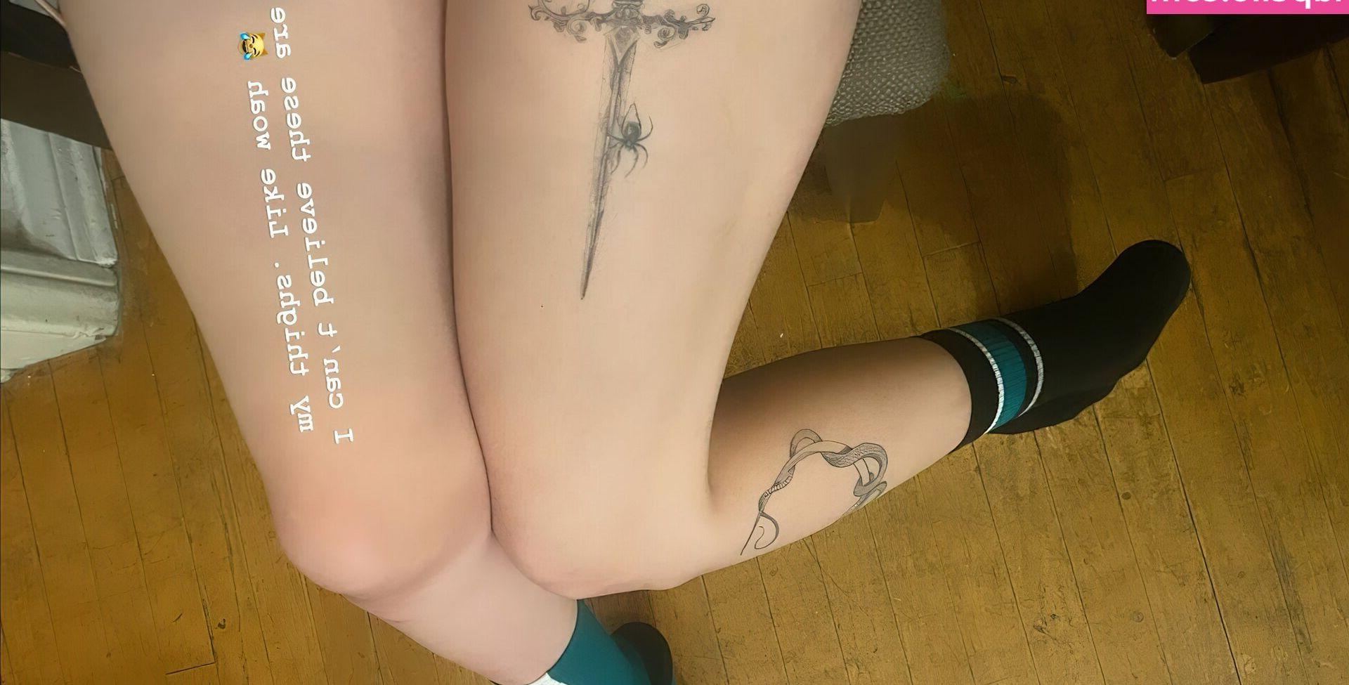 25P Moonstreuxx nude