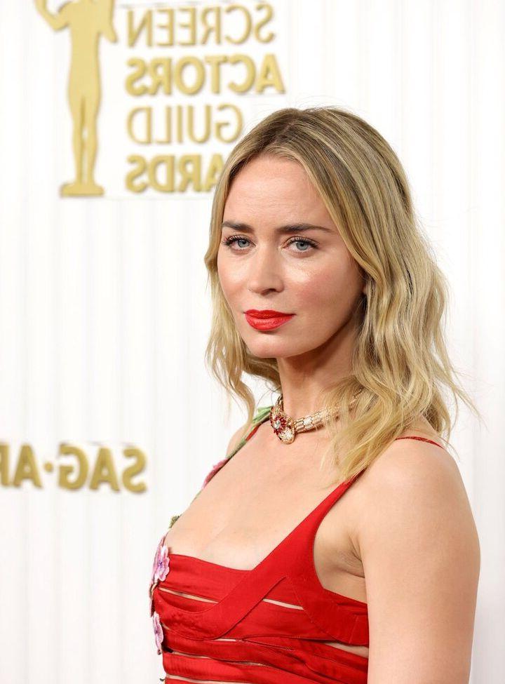 25P Emily Blunt nude
