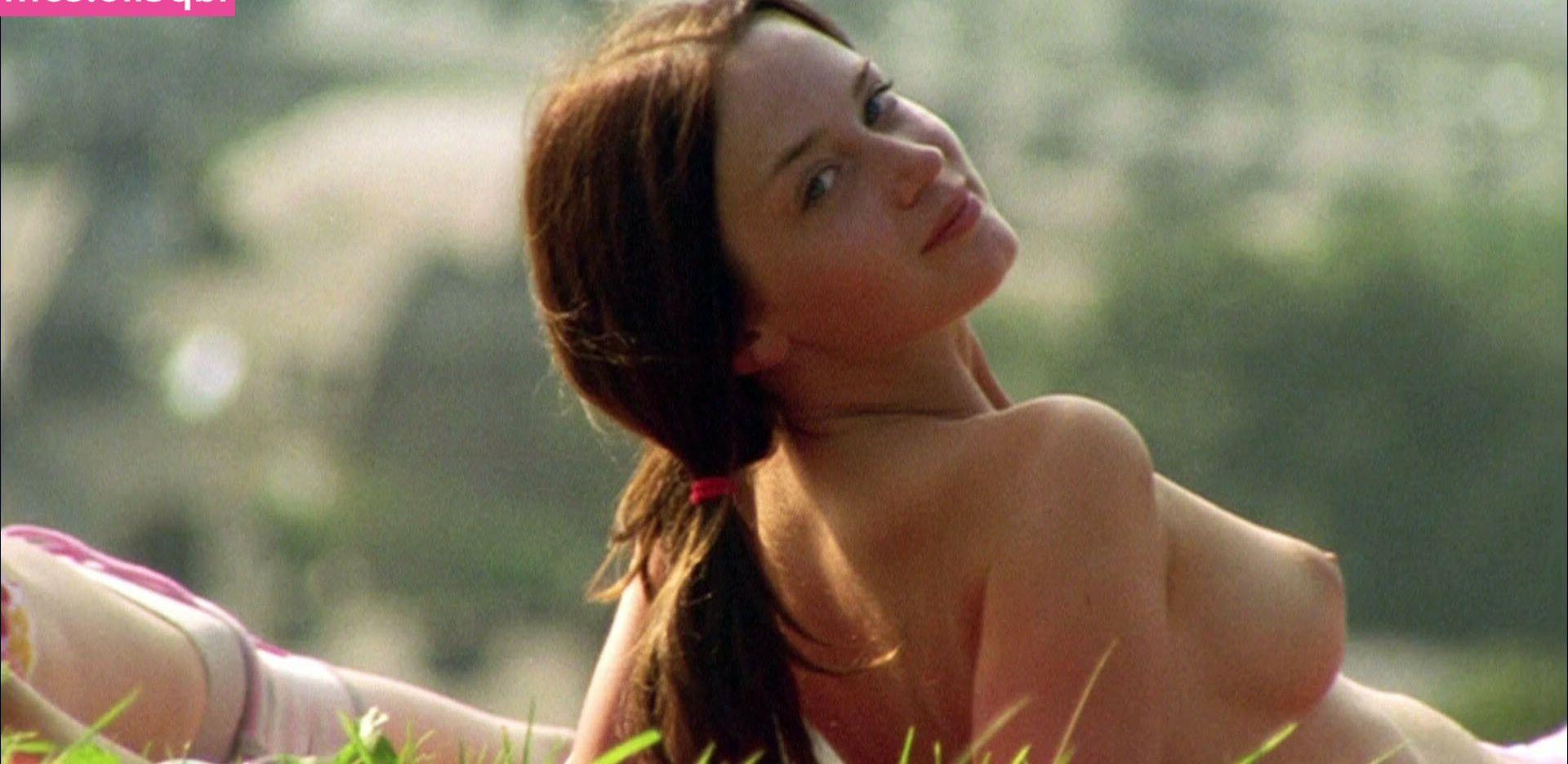 25P Emily Blunt nude