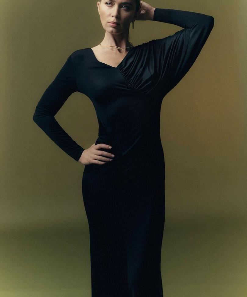 25P Emily Blunt nude