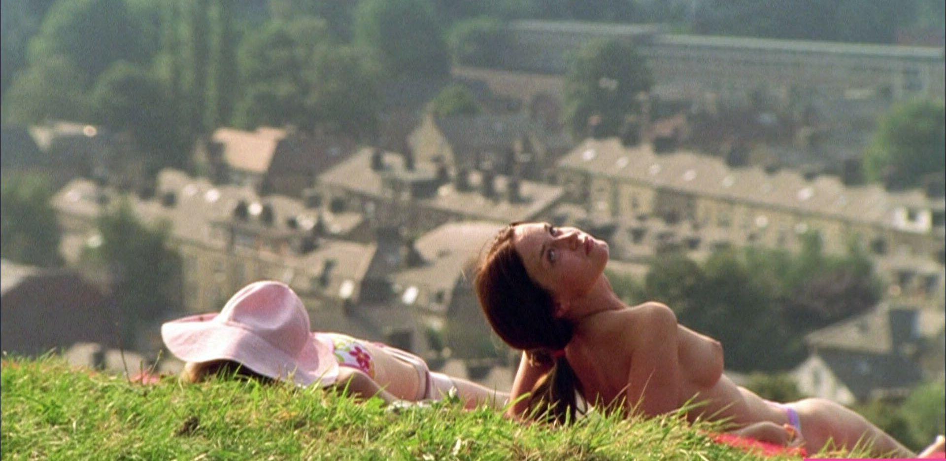 25P Emily Blunt nude