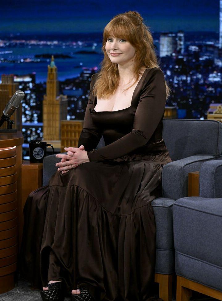 25P Bryce Dallas Howard nude