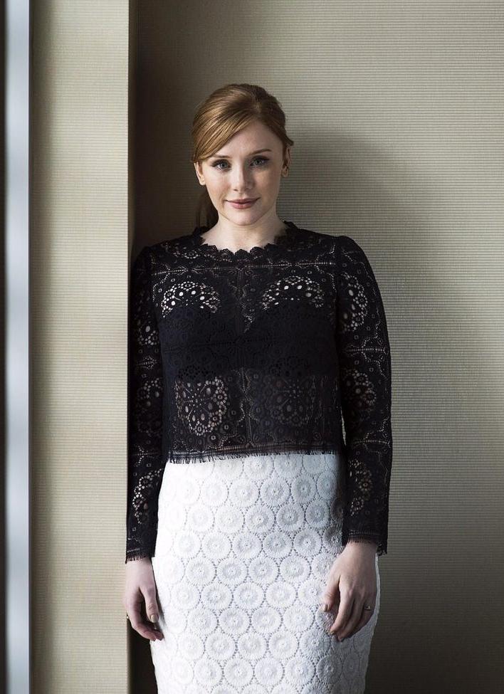 25P Bryce Dallas Howard nude