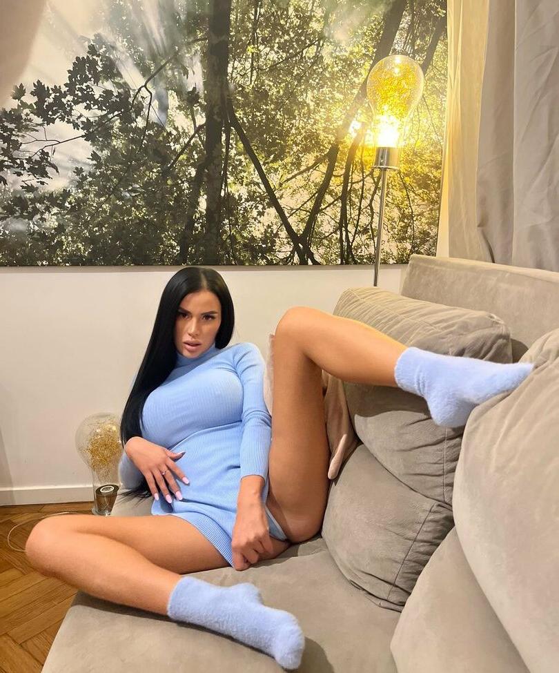 25P Daniela Crudu nude
