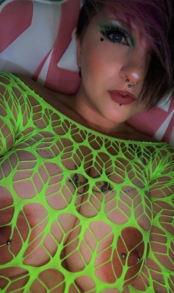 8P Illow_fae nude
