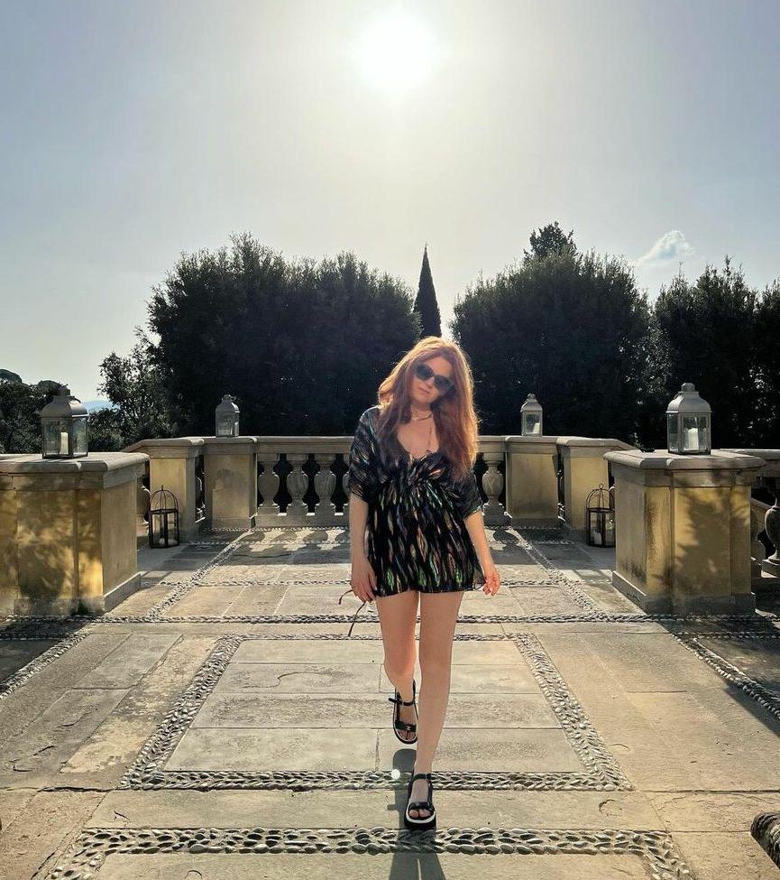 25P Isla Fisher nude