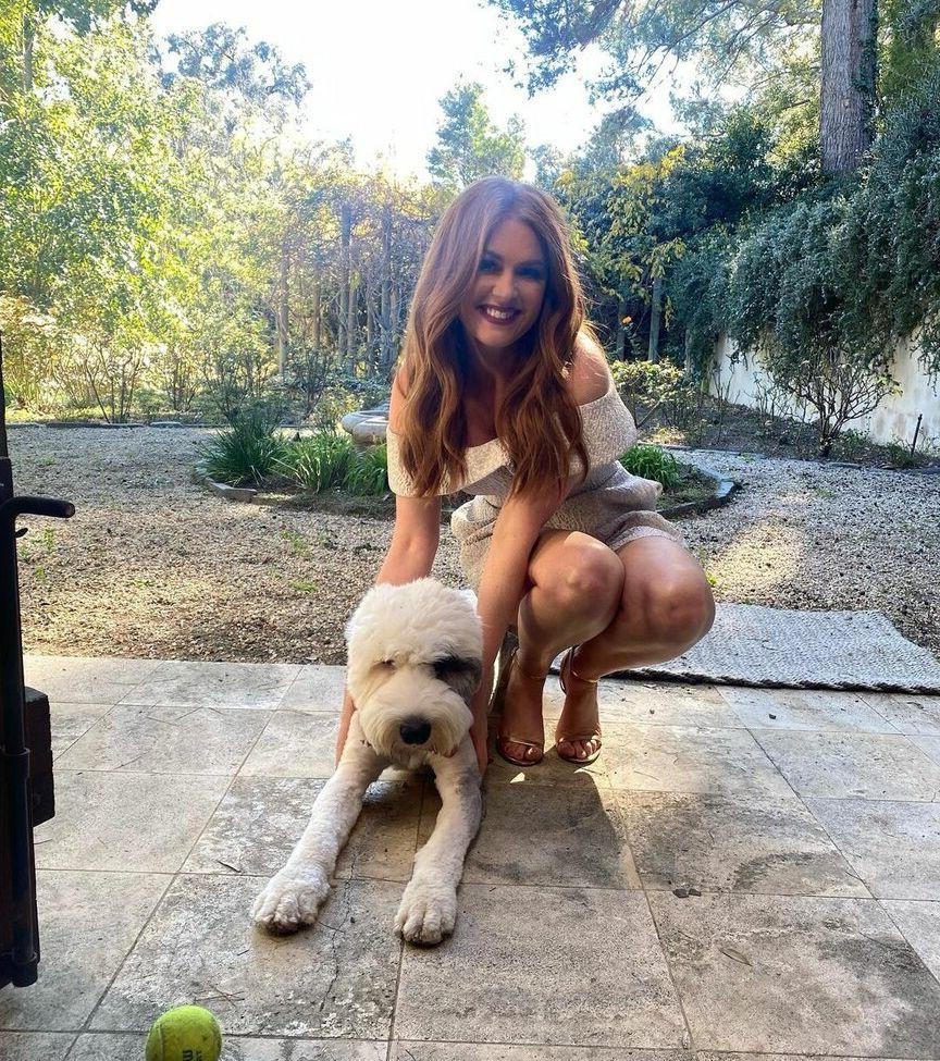 25P Isla Fisher nude