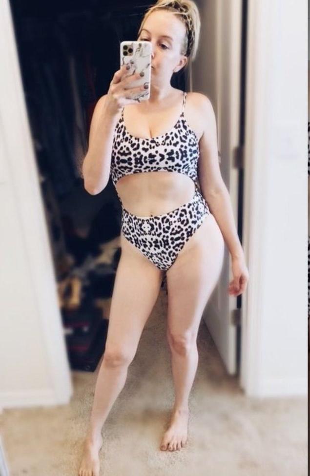25P Elizabeth Castravet nude