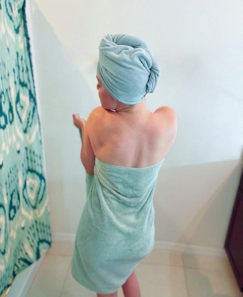 25P Elizabeth Castravet nude