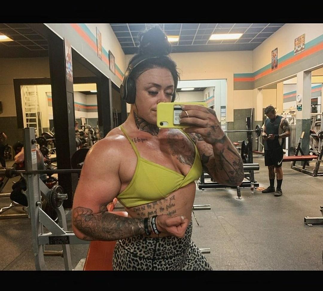 5P Janelle Zielinksi nude
