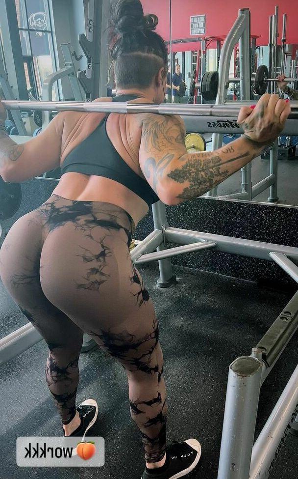 5P Janelle Zielinksi nude